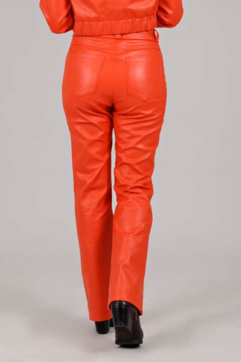 Calça flair em couro ecológico Vilma - Laranja Calça flair em couro ecológico Vilma - Laranja